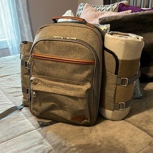 Picnic basket bag set of 4 brand new